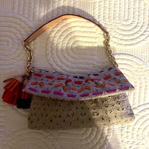 HENRI BENDEL  TAN CANVAS PINK HANDBAG… Pre-Own see picture for details of bag .